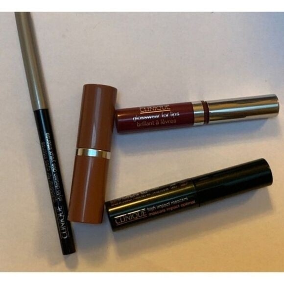 Clinique Make Up Bundle - Picture 3 of 4